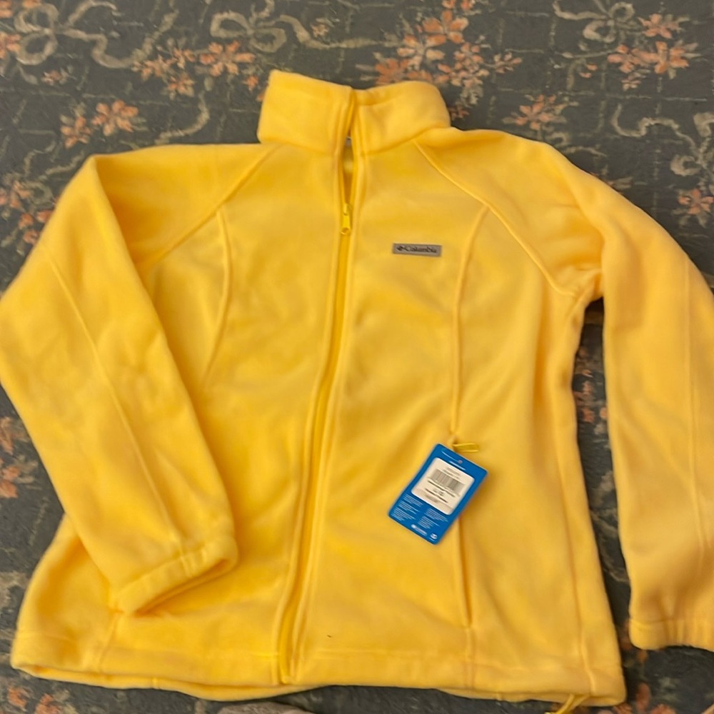 New Women’s Columbia Sportswear fleece, beautiful, bright yellow